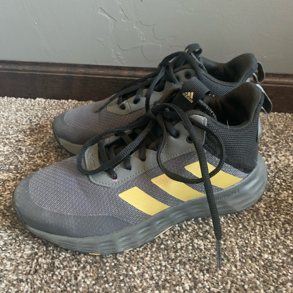 Adidas youth basketball shoes - size 3